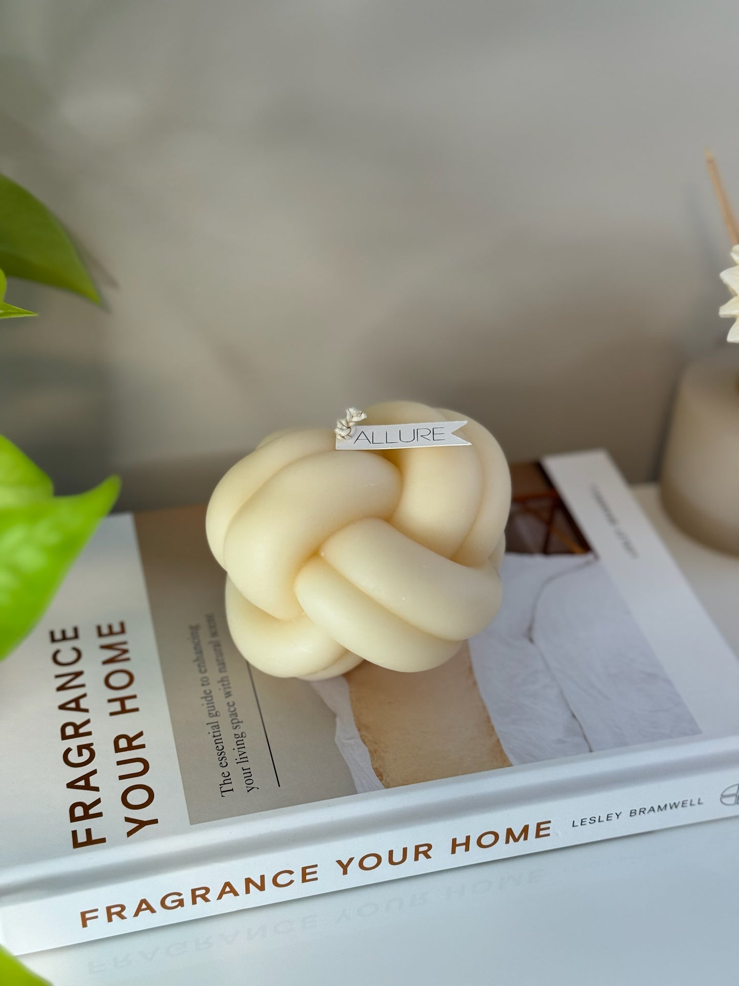 Large Knot Candle - Allure Wax Works