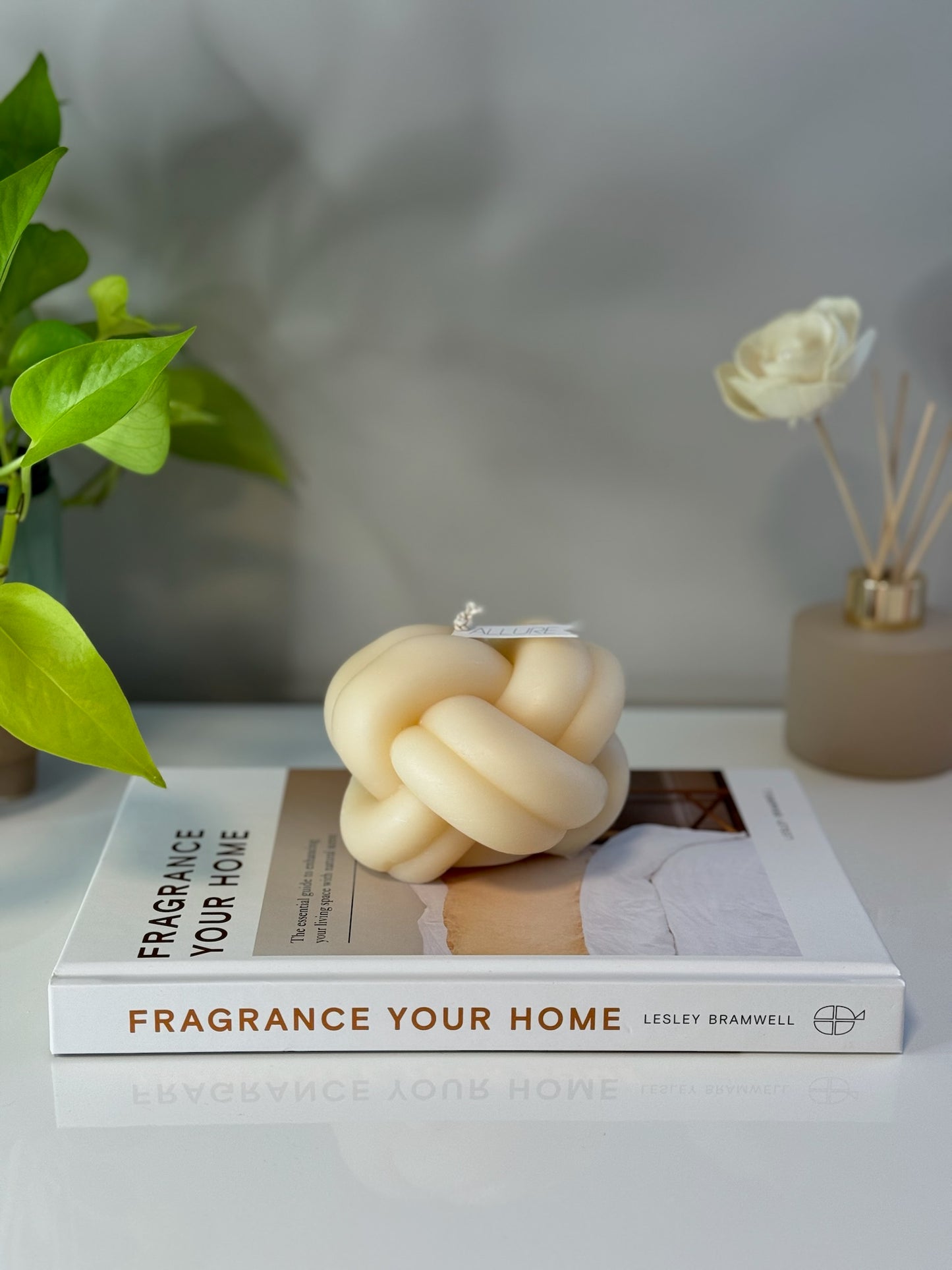 Large Knot Candle - Allure Wax Works